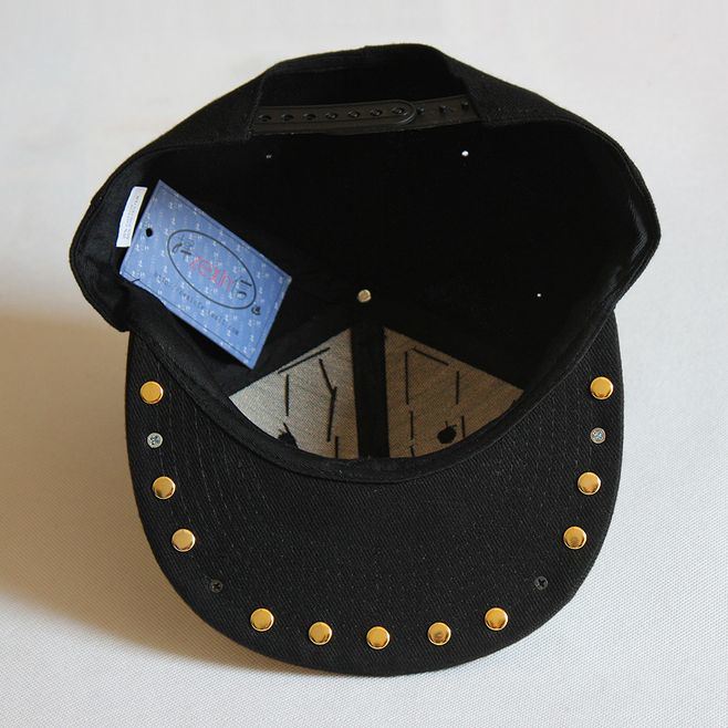 Custom Metal Plate Yupoo Snapback Cap with Sexy Lip and Rivet