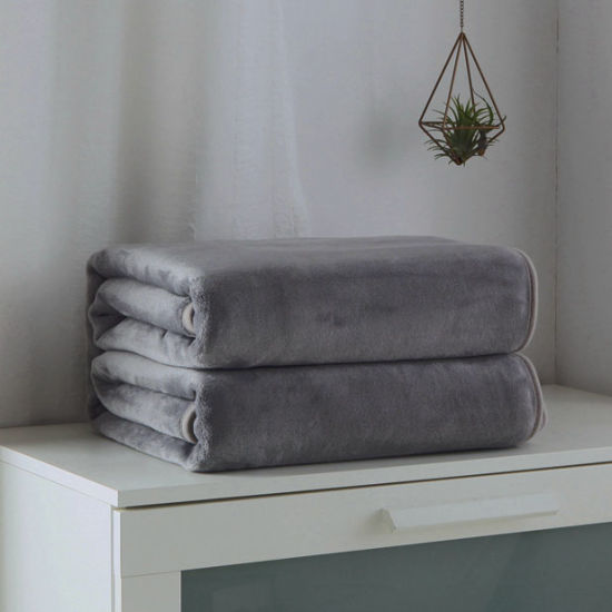 All-Season Soft Fabric Wholesale High-End Plush Lightweight Polyester Flannel Blanket