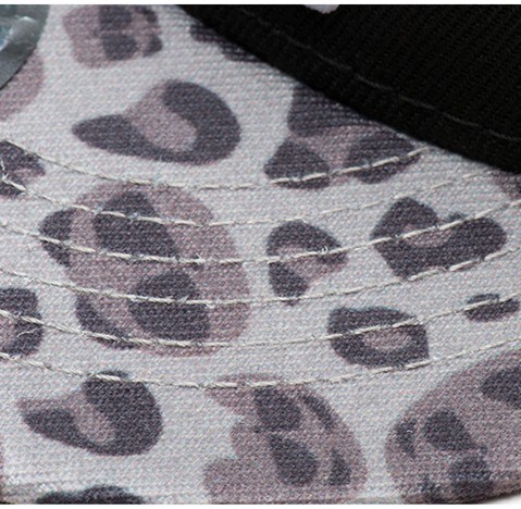 6-Panel Wholesale Black Embroidery Fashion Custom Snapback Caps Hats